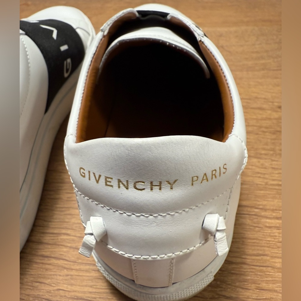 Givenchy Men's White and Black Logo Sneakers - Picture 4 of 7